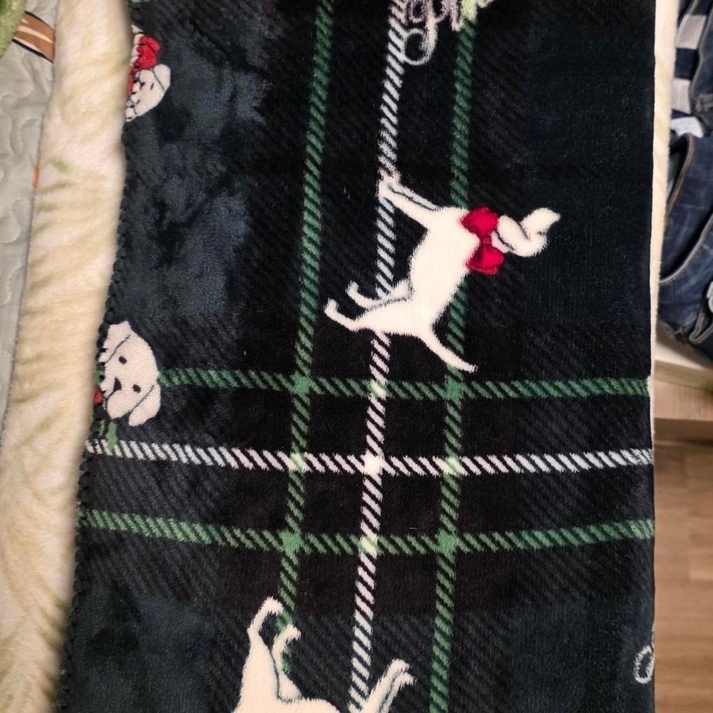 Victorias Secret PINK Sherpa Fleece Throw Blanket Green Black Plaid Dog 50x60